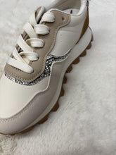 Load image into Gallery viewer, Chunky based trainers