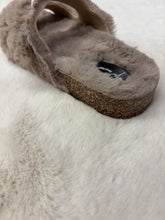 Load image into Gallery viewer, Fluffy buckle slippers