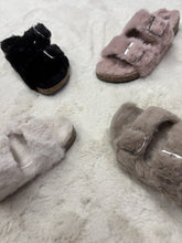 Load image into Gallery viewer, Fluffy buckle slippers