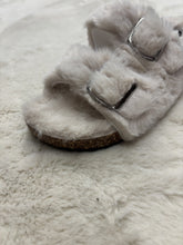 Load image into Gallery viewer, Fluffy buckle slippers