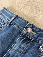 Load image into Gallery viewer, Rhianna ripped mum jeans