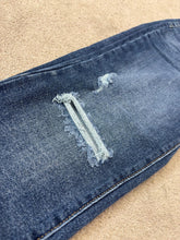 Load image into Gallery viewer, Rhianna ripped mum jeans