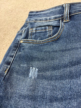 Load image into Gallery viewer, Rhianna ripped mum jeans