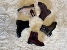 Load image into Gallery viewer, Suedette stretch ankle boot