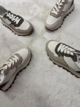 Load image into Gallery viewer, Chunky based trainers
