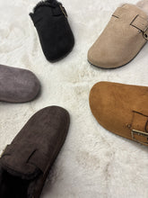 Load image into Gallery viewer, Fluffy clog buckle slipper
